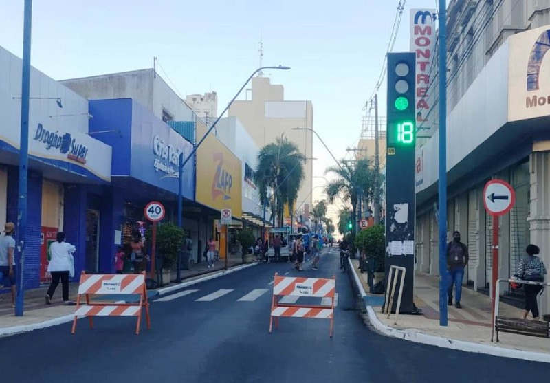 Cliente prefere compras presenciais e parceladas no Natal em Araraquara