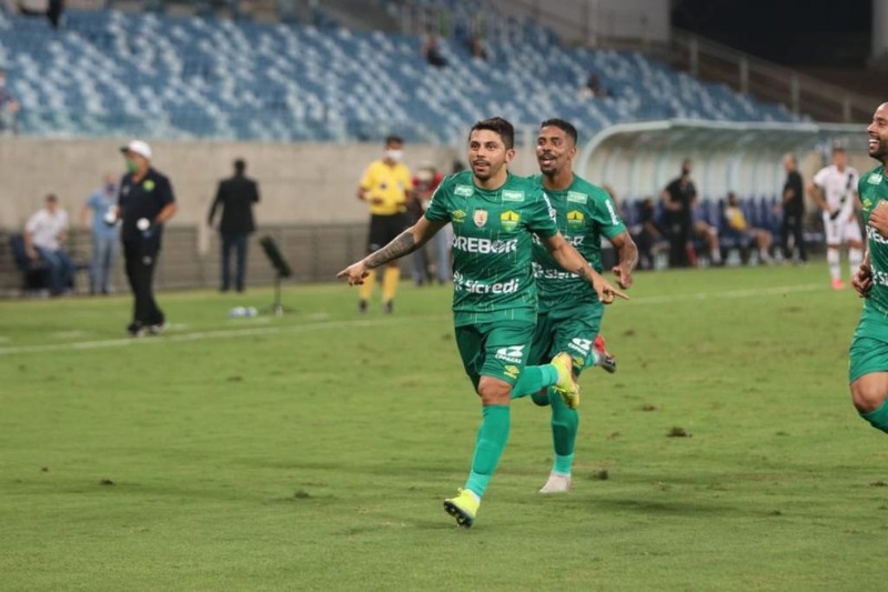 Ferroviária negocia com atacante que disputou o Brasileirão Série A