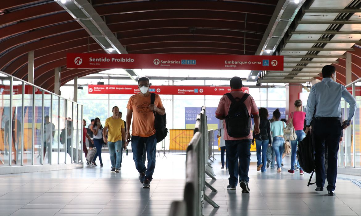 Mortes sobem 20% em 24 horas e chegam a 667 no Brasil
