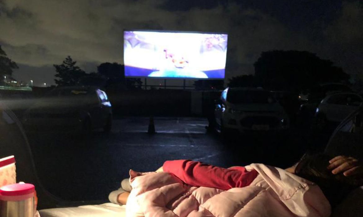Cine Drive-in ressurge popular em tempos de pandemia e isolamento