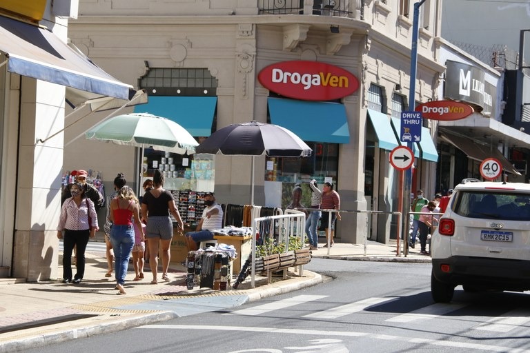 Bancos, comércio e serviços públicos: O que funciona durante o carnaval?