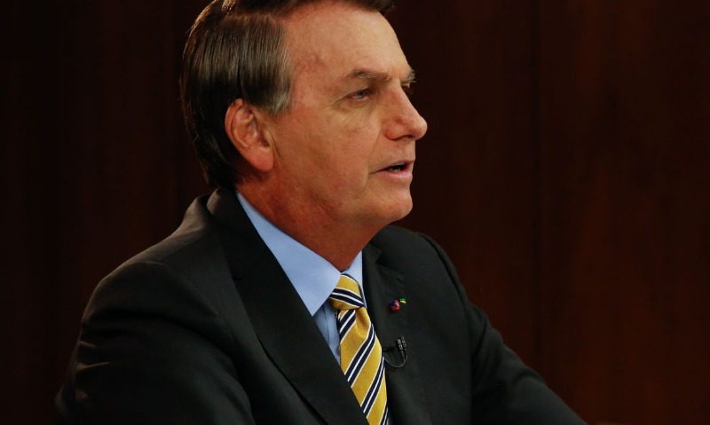 Bolsonaro é internado com suspeita de obstrução intestinal