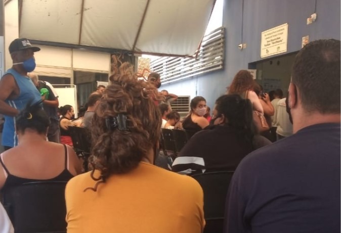 Pacientes esperam horas por atendimento na UPA da Vila Xavier