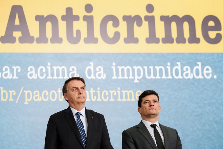 Bolsonaro e Moro discutiram sobre prisão de mulher em praça de Araraquara