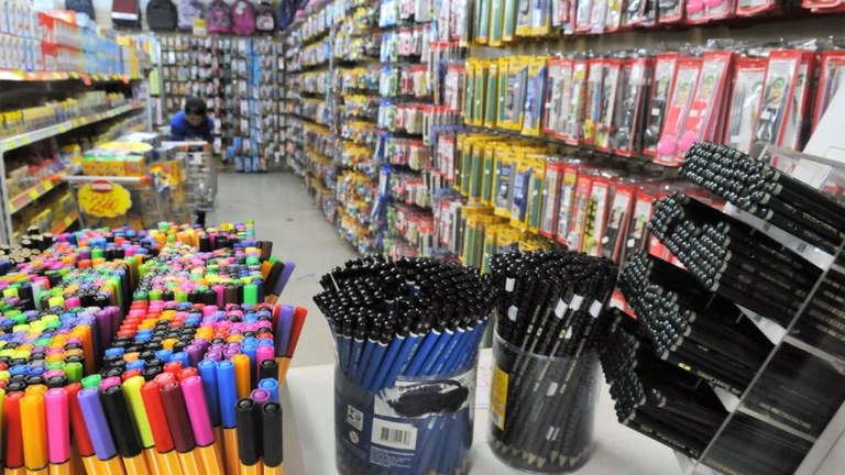 Preços de material escolar têm diferença de até 381% entre lojas, aponta Procon-SP