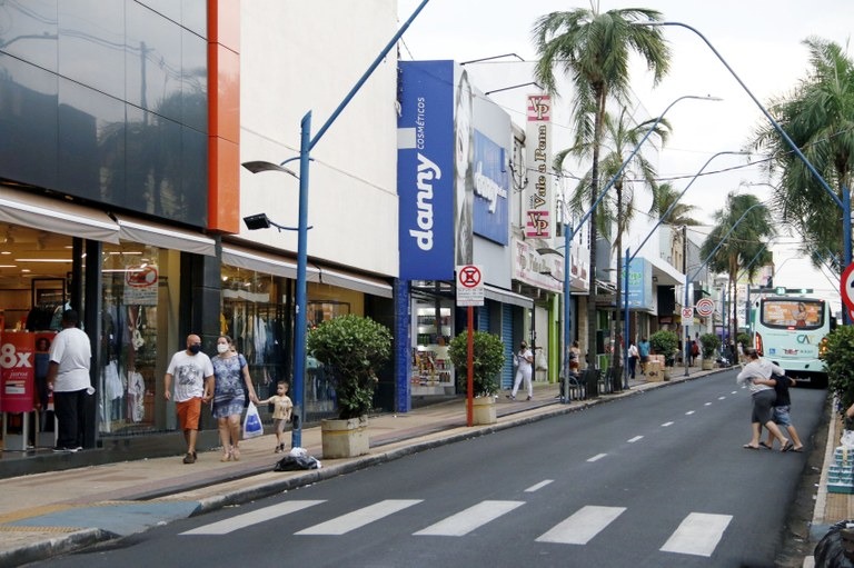 Veja como fica o horário do comércio de Araraquara neste sábado (20)