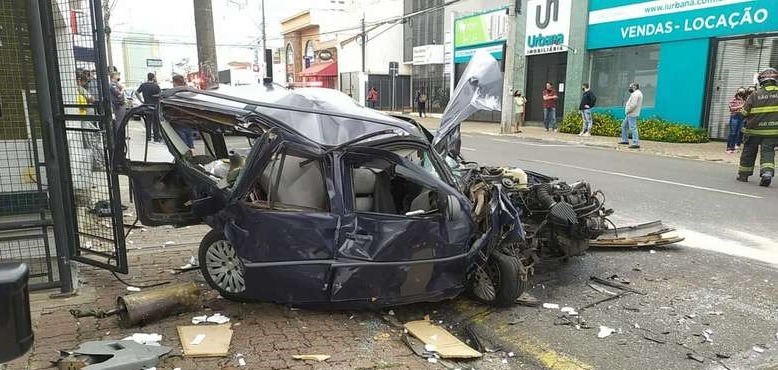 Acidente envolvendo vários veículos deixa ao menos dois feridos na região