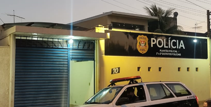 Homem registra boletim de ocorrência após descobrir que outra pessoa tomou vacina em seu lugar