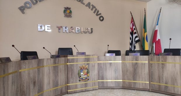 Vereadores votam aumento salarial e benefícios para servidores em Trabiju