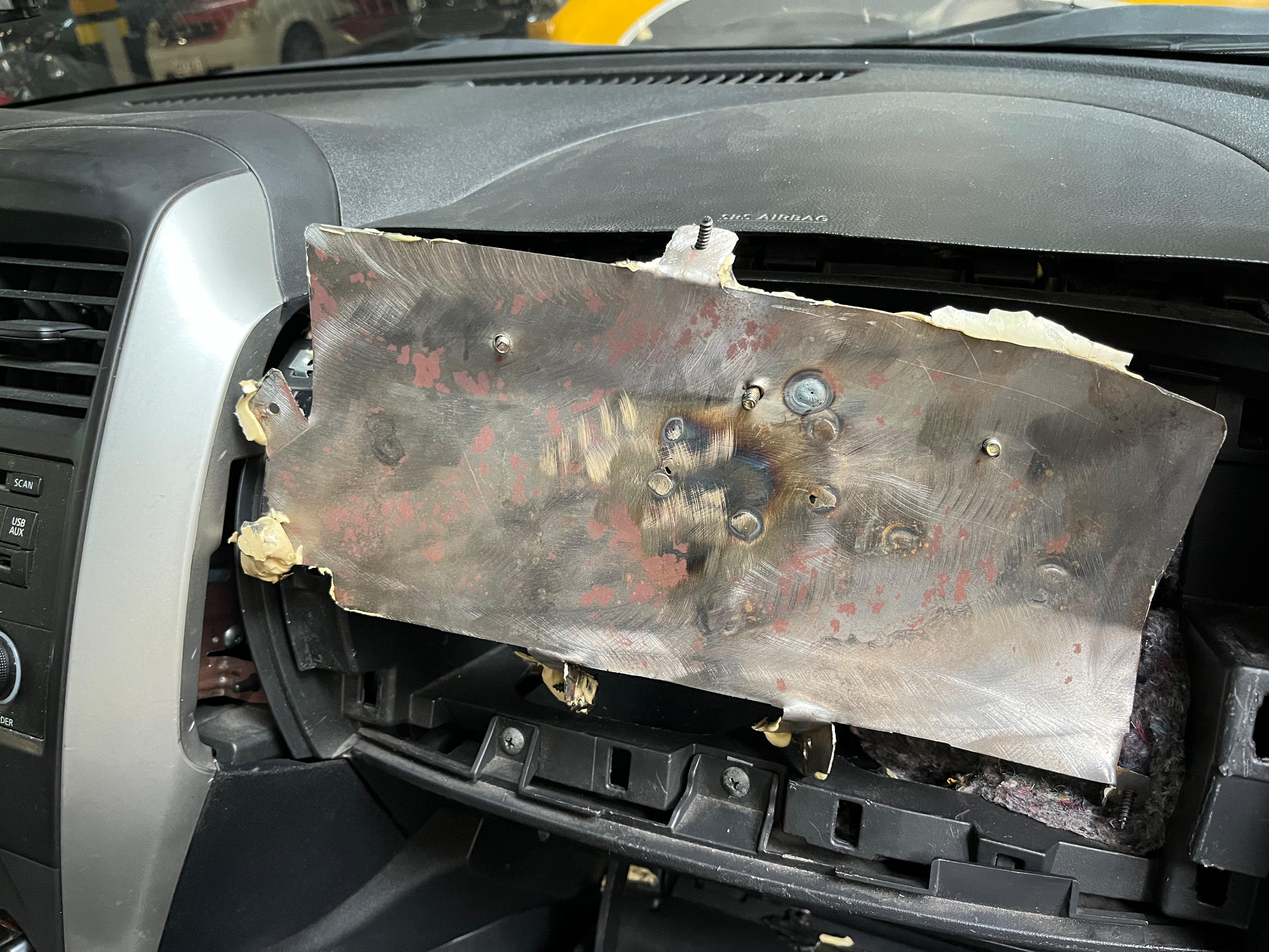 Foto: Flavio Fernandes/Araraquara Agora/Fundo Falso No Painel Do Carro Onde O Dinheiro Estava Escondido