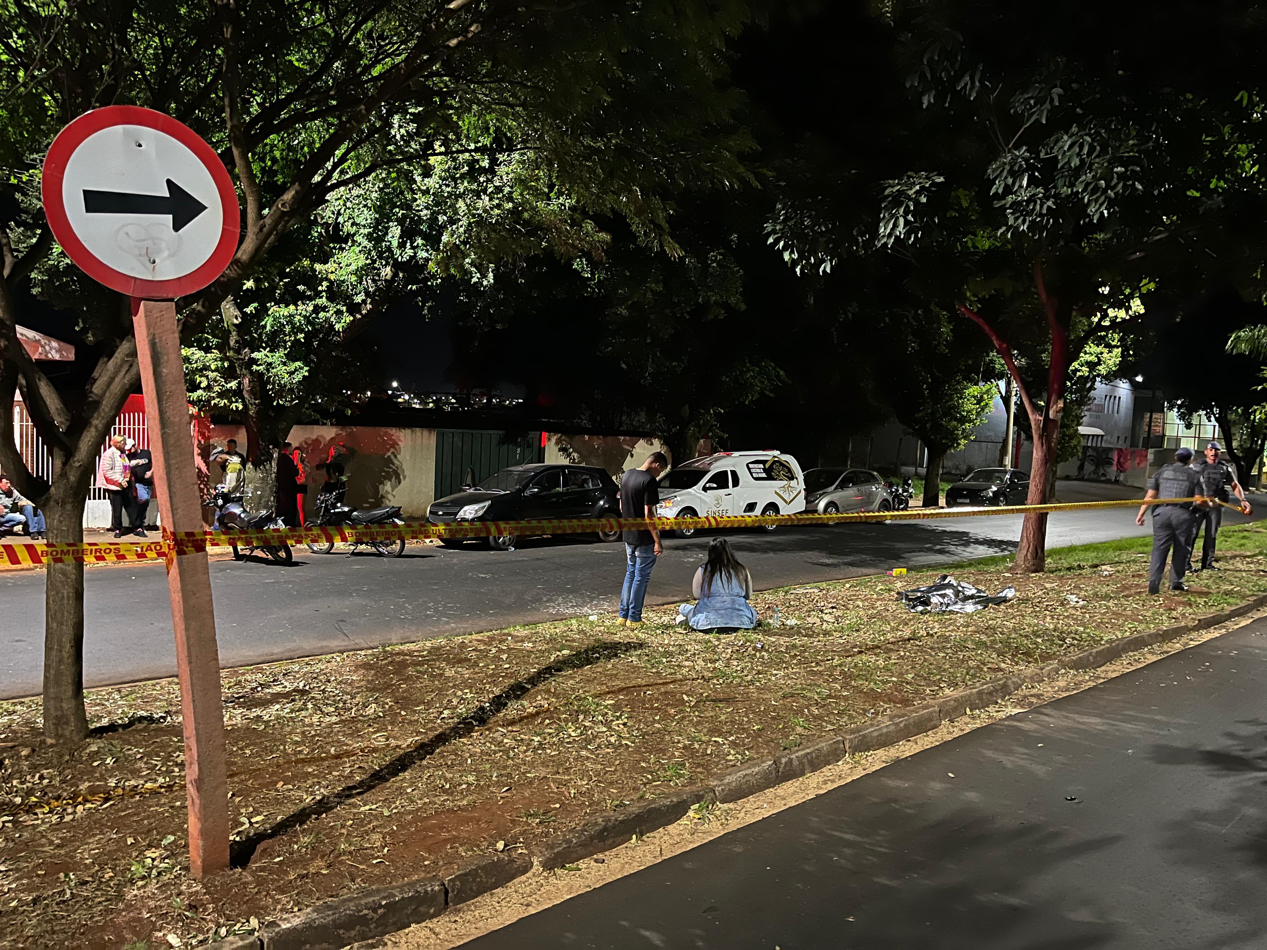 Foto: Flavio Fernandes/Araraquara Agora/Placa de Sinalização Preservada Para Perícia Onde Osmar Colidiu VIolentamente 