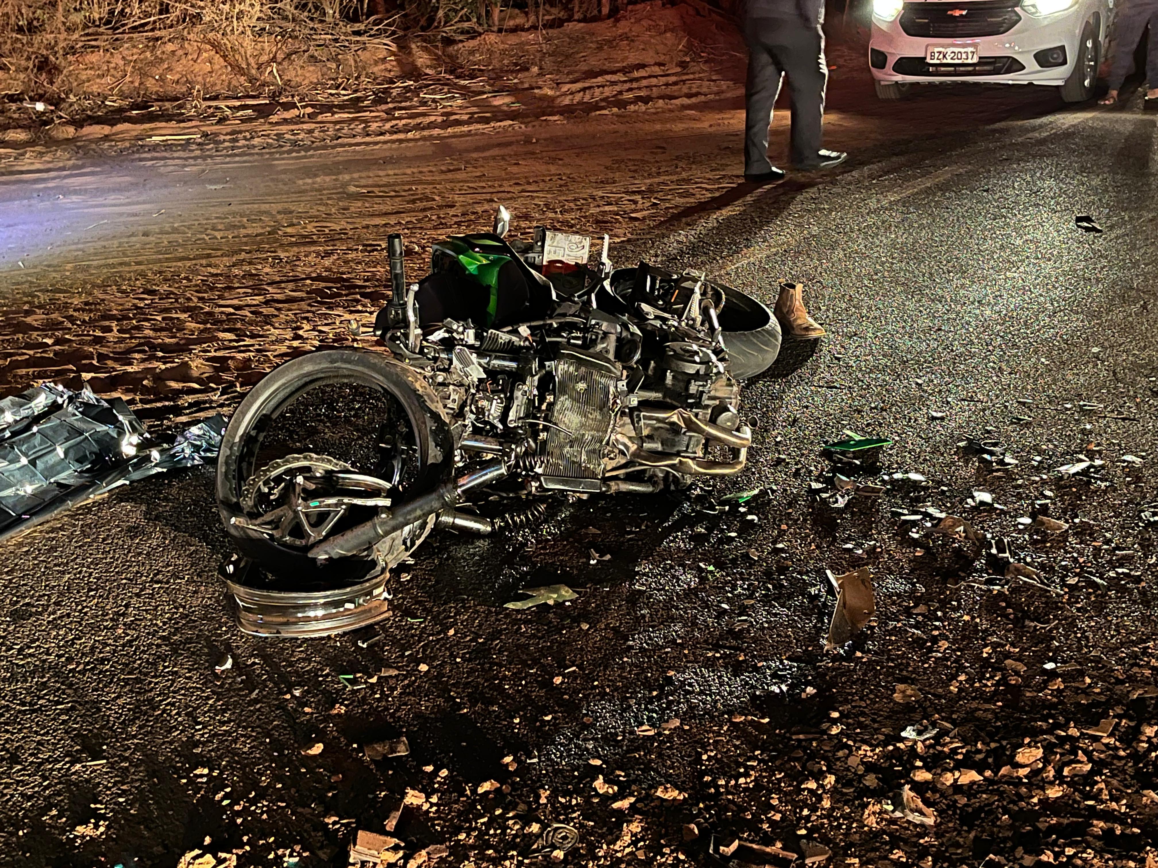 Foto: Flavio Fernandes/Araraquara Agora/Moto de Ednaldo Completamente Destruída