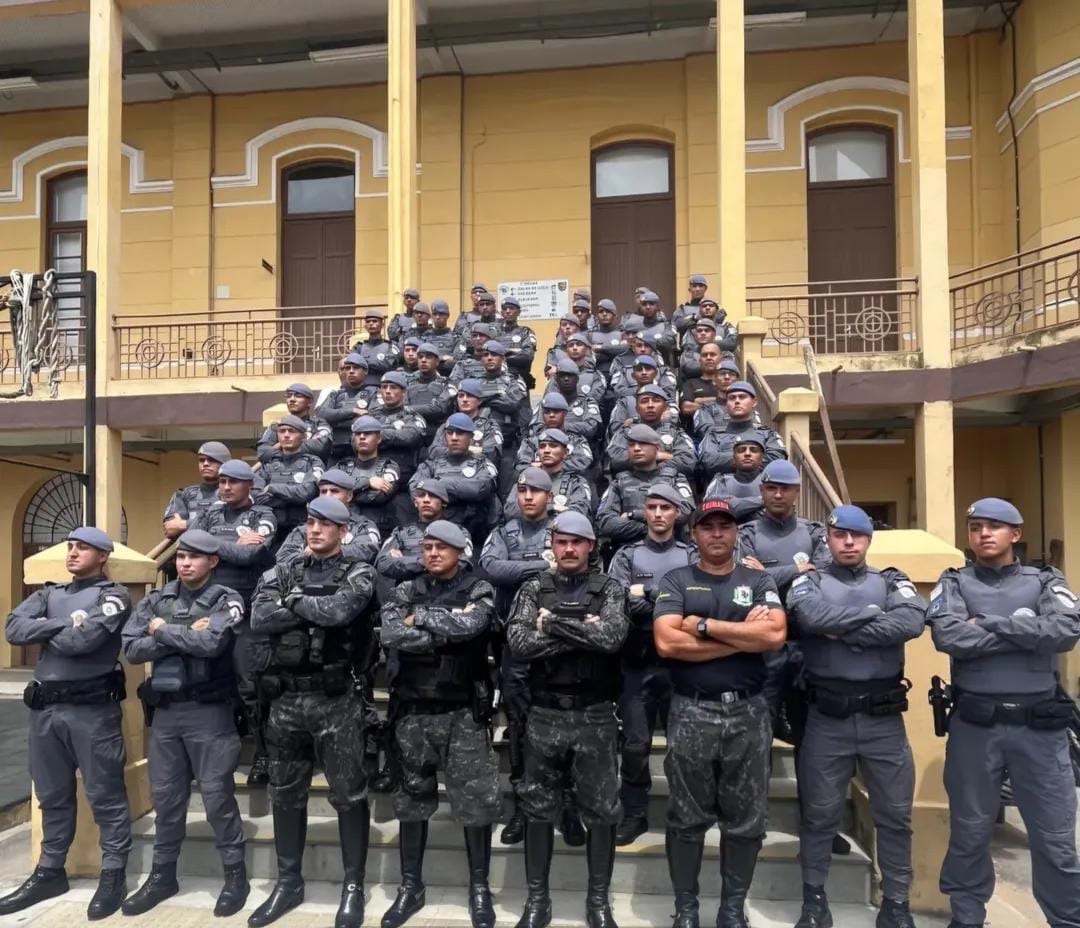 Lucas Machado Bonfim (segundo da primeira fileira, à esquerda) leva o orgulho de Boa Esperança do Sul para a Polícia Militar de São Paulo.