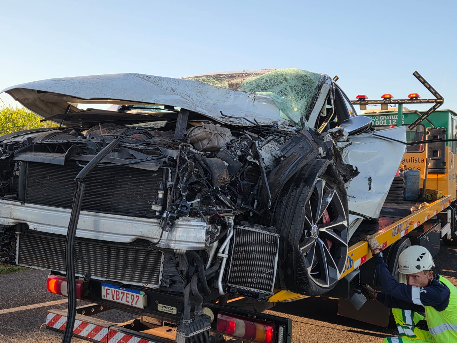 Foto: Colaboração/Carro Completamente Destruído