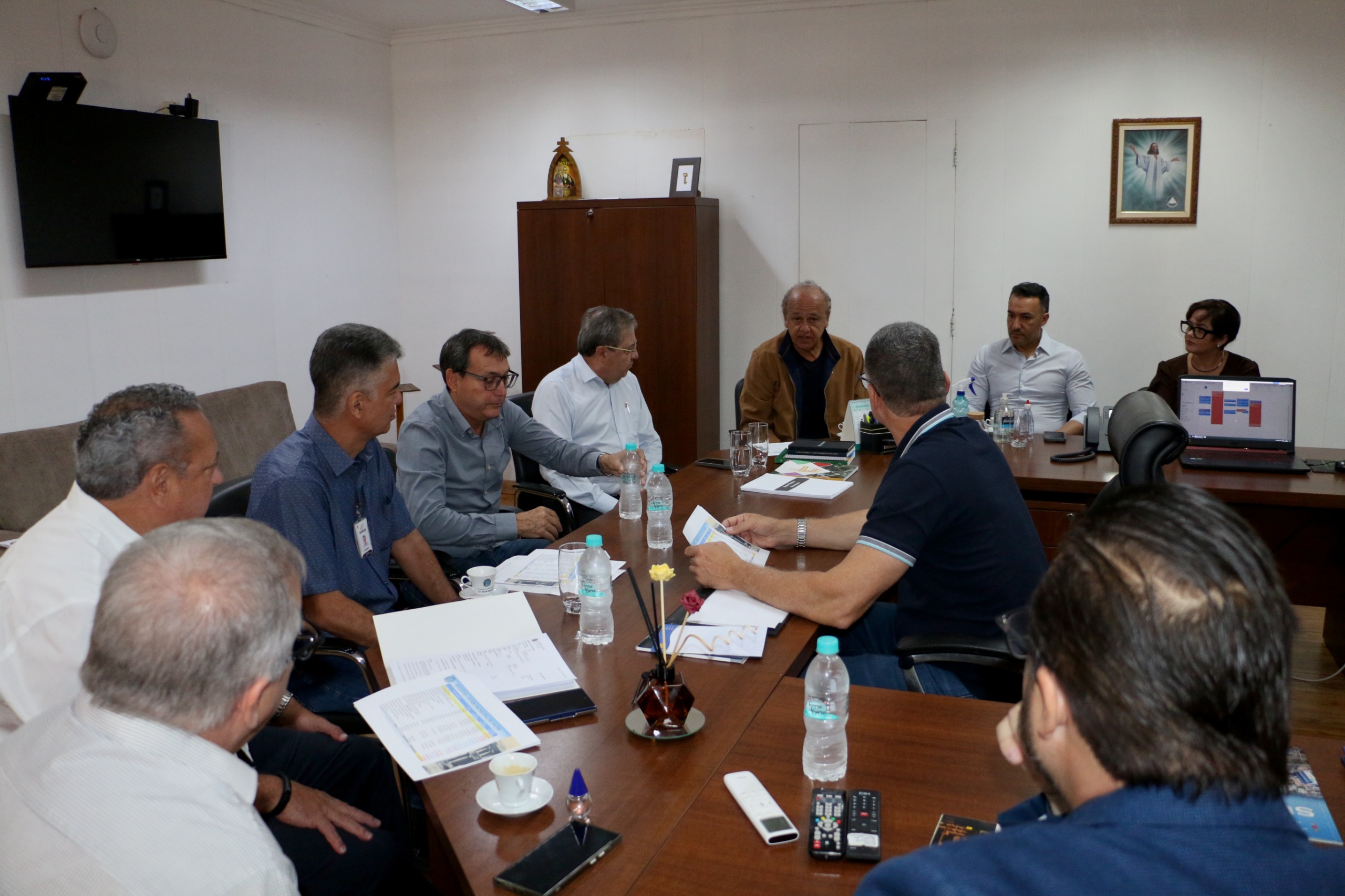 Reunião com Dimas Ramalho, Secretária da Saúde, Finanças, Jurídico e Santa Casa. 