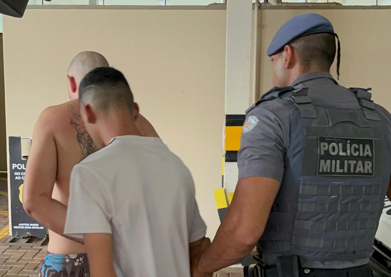 Foto: Flavio Fernandes/Araraquara Agora/Parte dos Presos Sendo Conduzidos á Delegacia