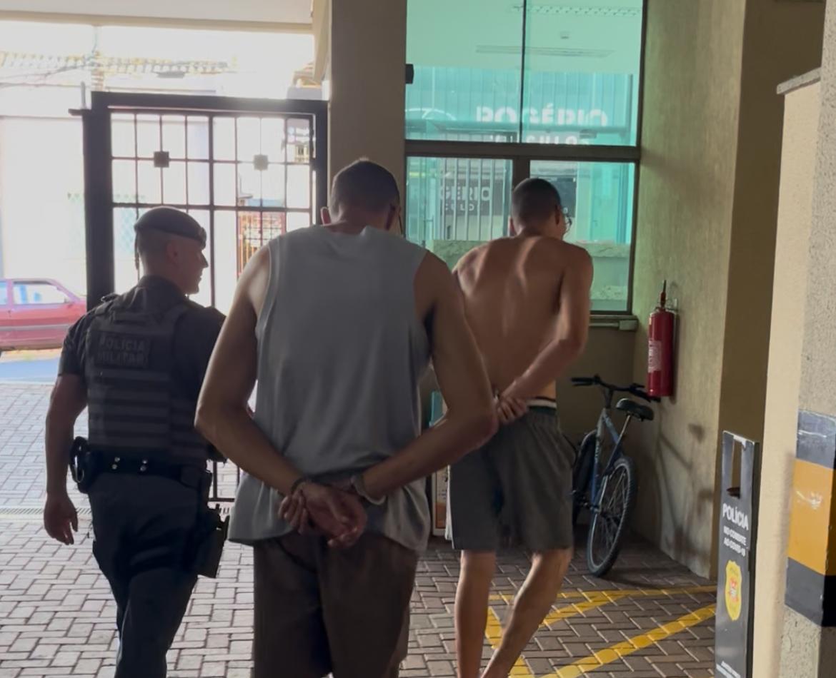 Foto: Flavio Fernandes/Araraquara Agora/Outros Dois Presos Sendo Conduzidos á Delegacia