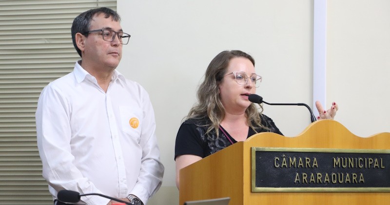 Na Tribuna, a presença do secretário de Desenvolvimento Econômico, Gerson Rosa de Freitas, e a chefe da divisão da área, Camila Capacle. 
