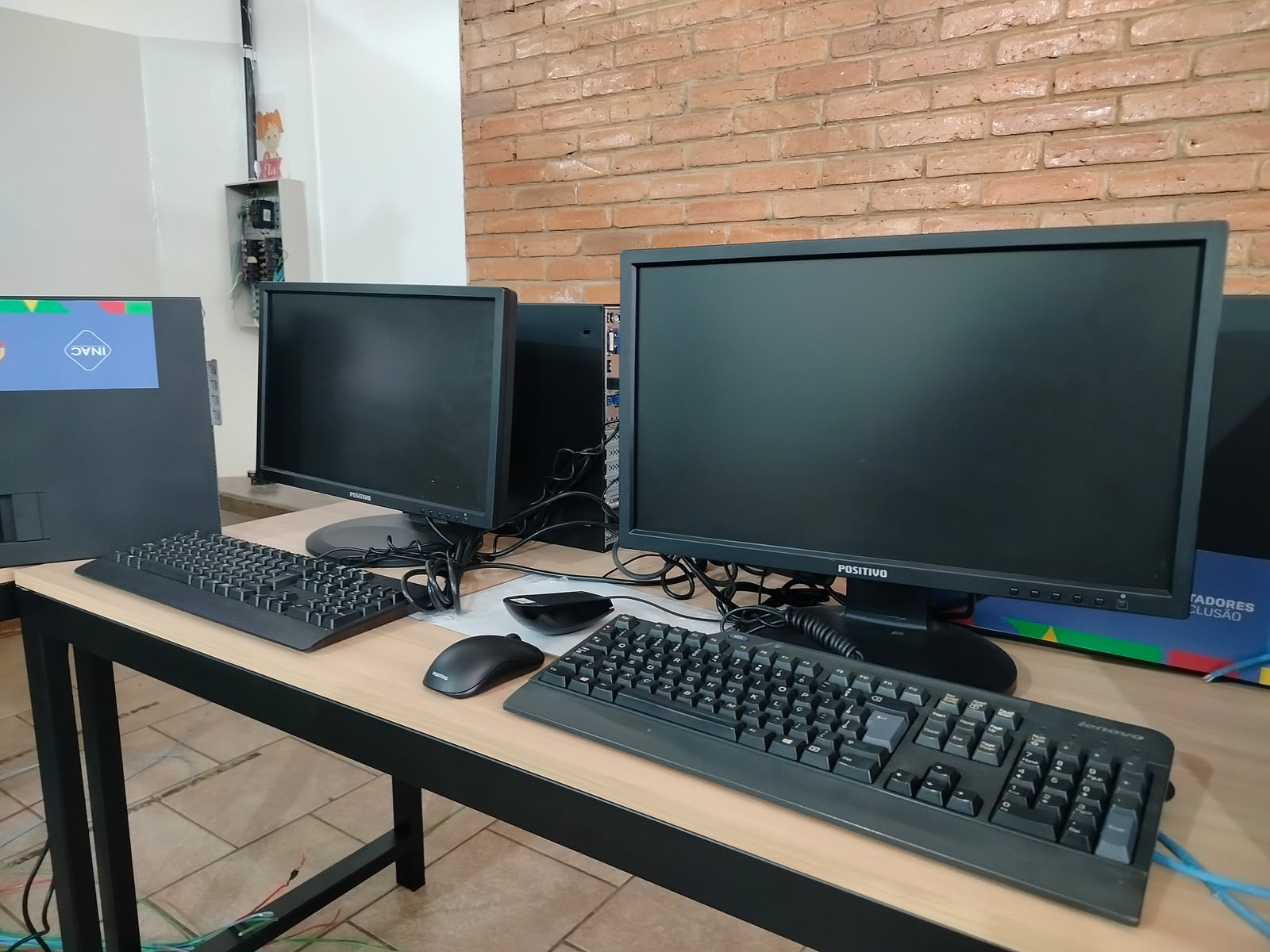 Novos computadores estão sendo instalados nos laboratórios de informática das escolas municipais de Boa Esperança do Sul para ampliar o acesso dos alunos à tecnologia