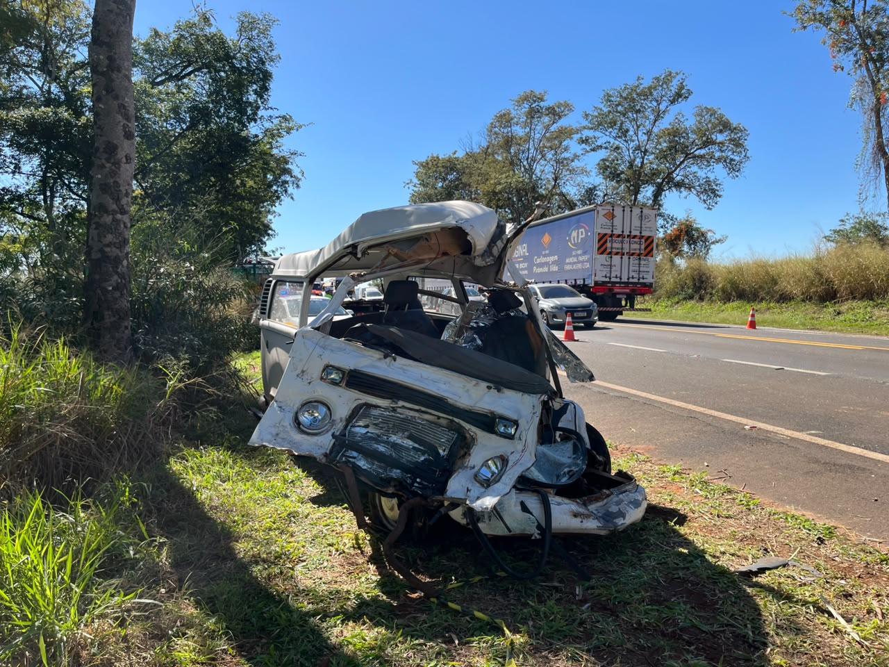 Foto: Flavio Fernandes/Araraquara Agora/Kombi Onde As Vítimas Estavam Destruída