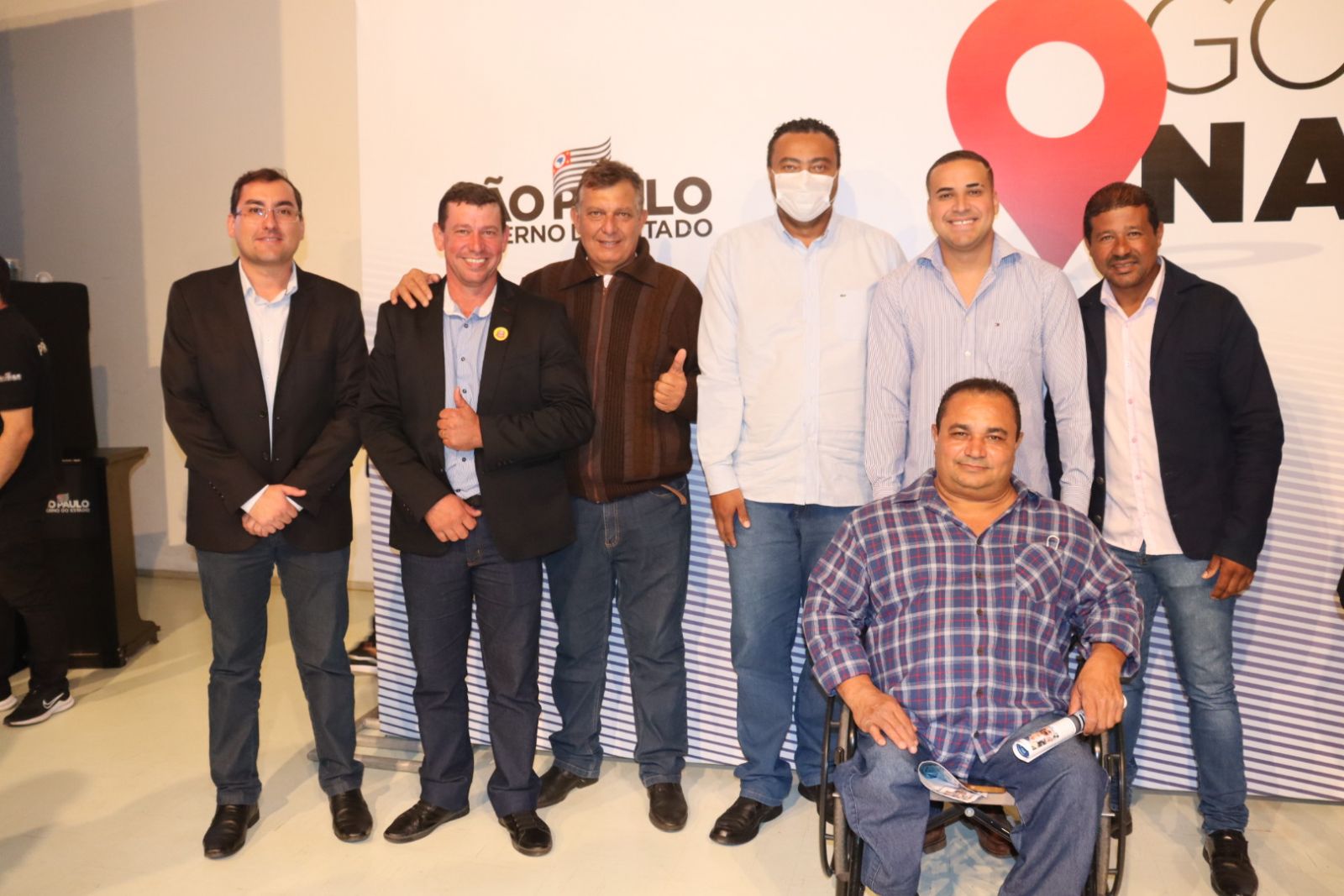 Prefeito Marcelo Fonseca, vice-prefeito João Francisco, presidente da Câmara Giovani Ferro e vereadores Marcos Rogério, Robson de Souza, Vanderlei Amaral e Lourivaldo José dos Santos em cerimônia do governo estadual