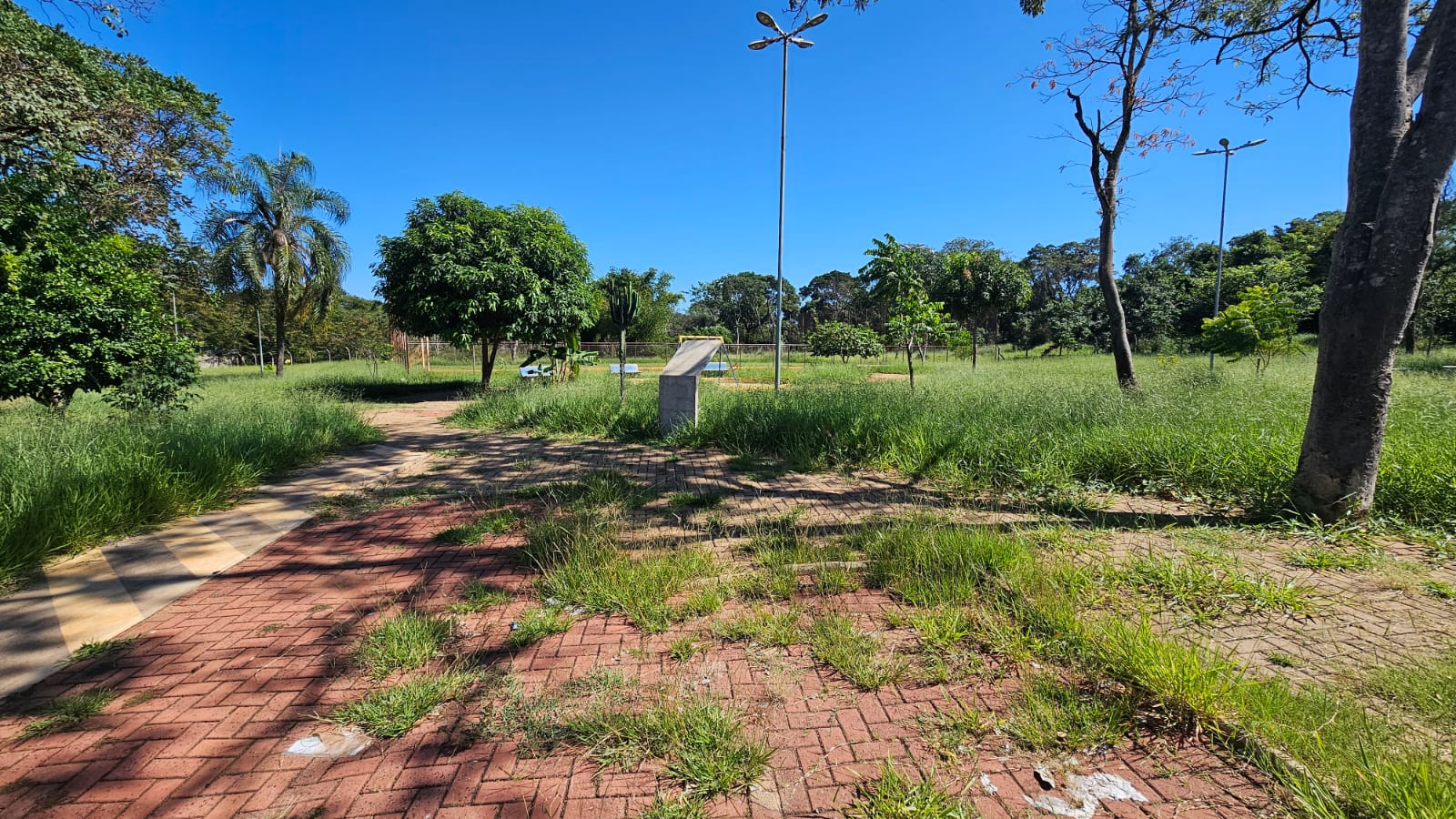 ‘Nem parece uma praça’, diz moradora