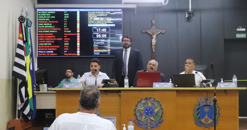 Projeto que institui o Programa 'Transformação em Cores' teve rejeição de nove vereadores  