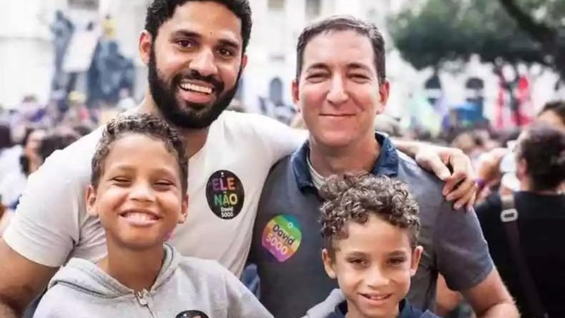 David, o marido Glenn Greenwald e os filhos do casal