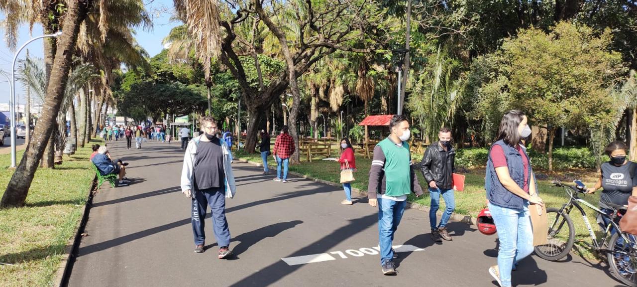 Foto 2 de 3 — Mais de 6 mil pessoas participaram de ação do Grupo de Empresários em busca de emprego