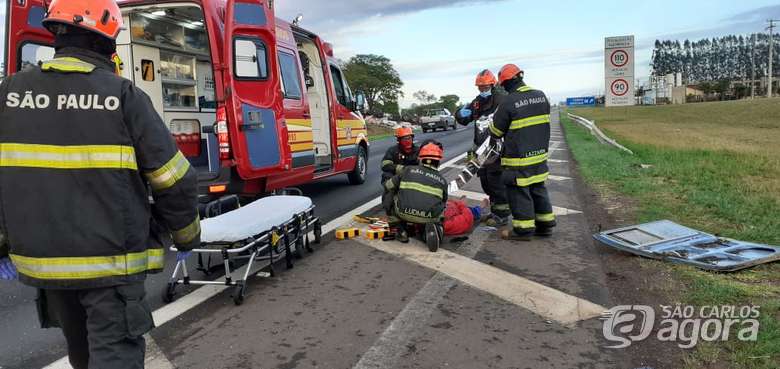 Foto 15 de 22 — Batida entre caminhão e perua deixa 10 feridos na Washigton Luís