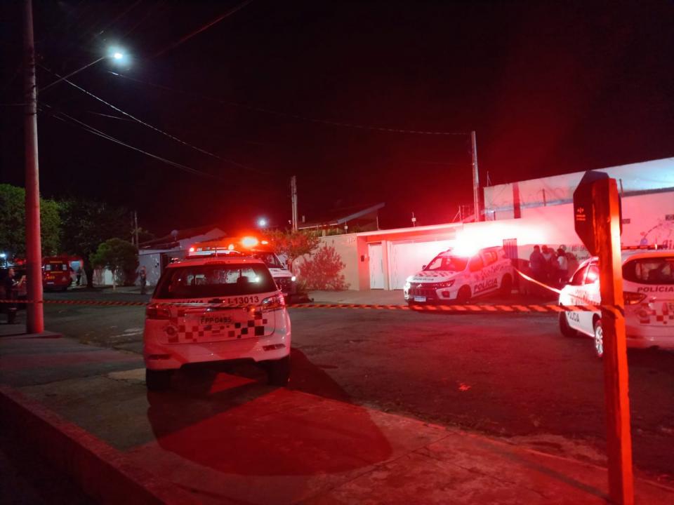 Foto 2 de 8 — Homem faz a mãe de 80 anos refém por mais de 6 horas em Araraquara