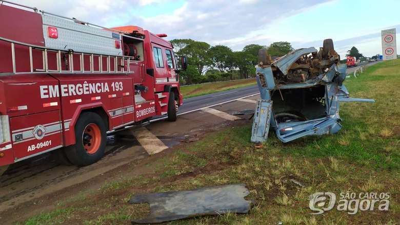 Foto 18 de 22 — Batida entre caminhão e perua deixa 10 feridos na Washigton Luís