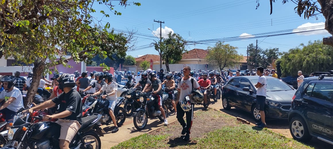 Foto 5 de 6 — Benção das motos reúne milhares de fiéis em Araraquara