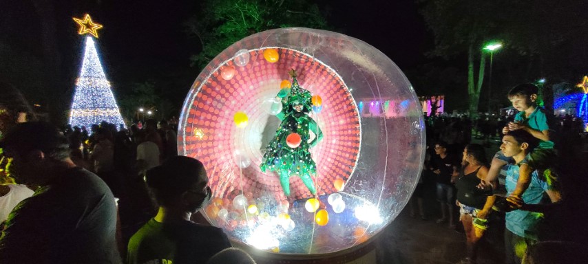 Foto 13 de 49 — ​Primeira noite do Esperança Luz encanta multidão em Boa Esperança