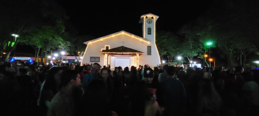 Foto 16 de 49 — ​Primeira noite do Esperança Luz encanta multidão em Boa Esperança