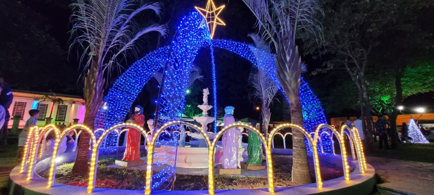 Foto 17 de 49 — ​Primeira noite do Esperança Luz encanta multidão em Boa Esperança
