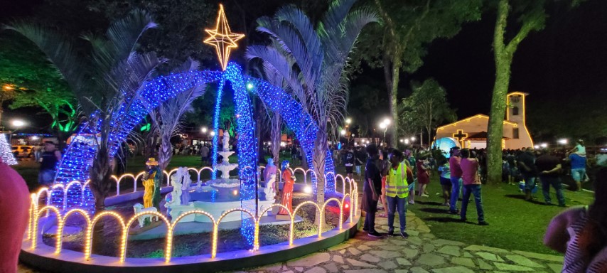 Foto 20 de 49 — ​Primeira noite do Esperança Luz encanta multidão em Boa Esperança