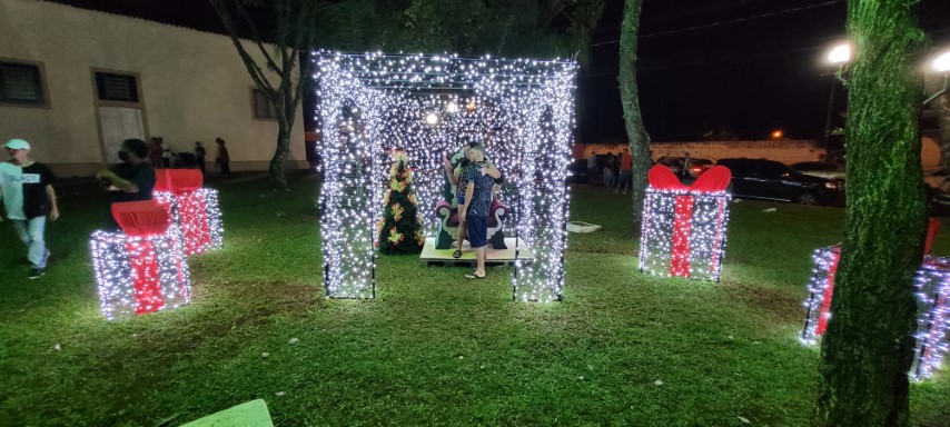 Foto 25 de 49 — ​Primeira noite do Esperança Luz encanta multidão em Boa Esperança