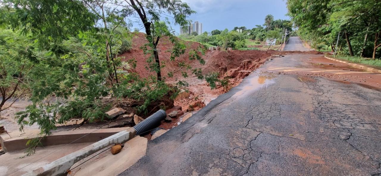 Foto 3 de 12 — Ponte da Rua 2 foi destruída pela chuva e terá que ser reconstruída; veja fotos de como ficou