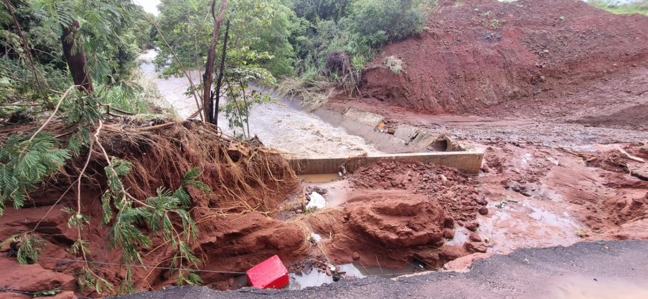Foto 6 de 12 — Ponte da Rua 2 foi destruída pela chuva e terá que ser reconstruída; veja fotos de como ficou