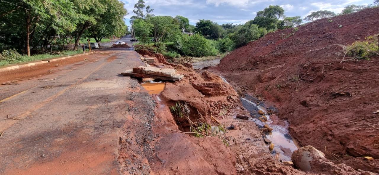 Foto 9 de 12 — Ponte da Rua 2 foi destruída pela chuva e terá que ser reconstruída; veja fotos de como ficou