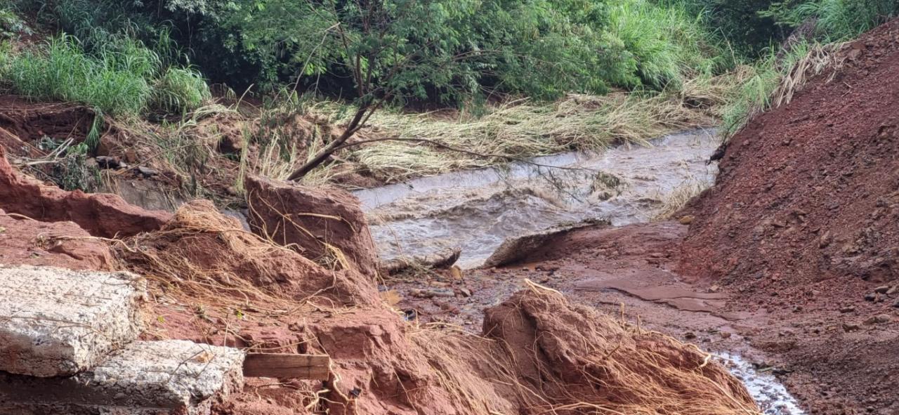 Foto 11 de 12 — Ponte da Rua 2 foi destruída pela chuva e terá que ser reconstruída; veja fotos de como ficou