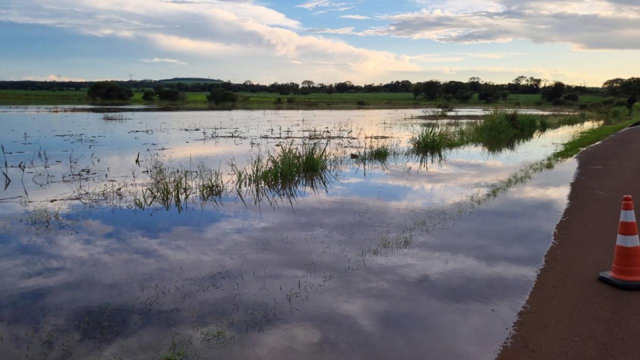Foto 15 de 22 — SP-255 entre Araraquara e Boa Esperança segue interditada