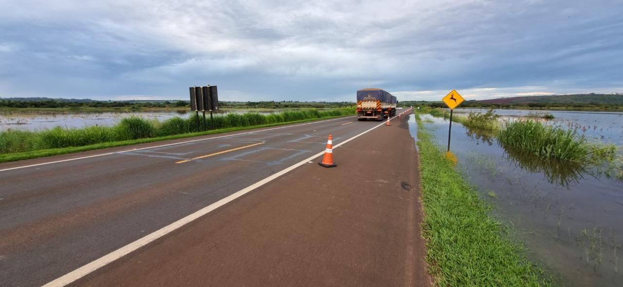 Foto 18 de 22 — SP-255 entre Araraquara e Boa Esperança segue interditada