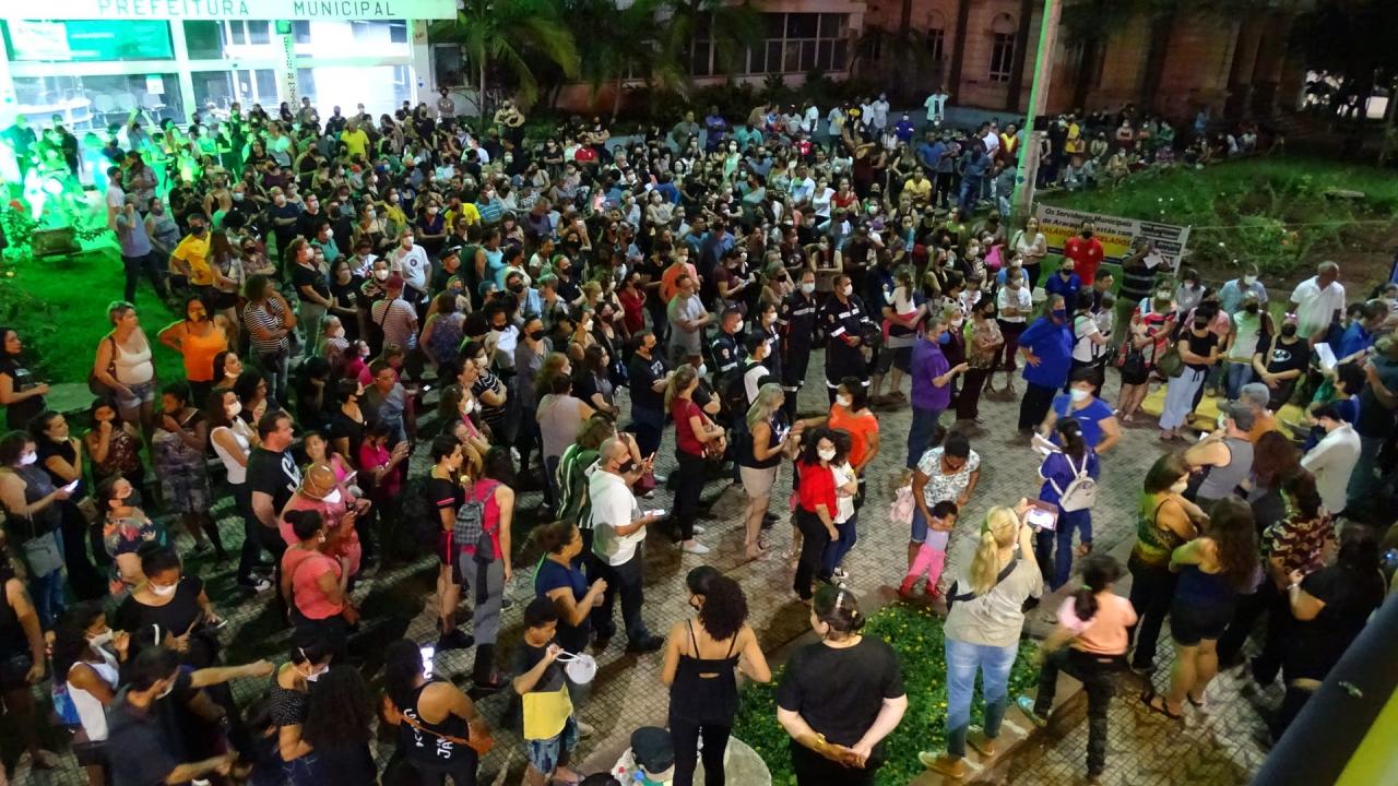 Foto 2 de 5 — Servidores decidem por paralisação na segunda-feira e podem deflagrar greve