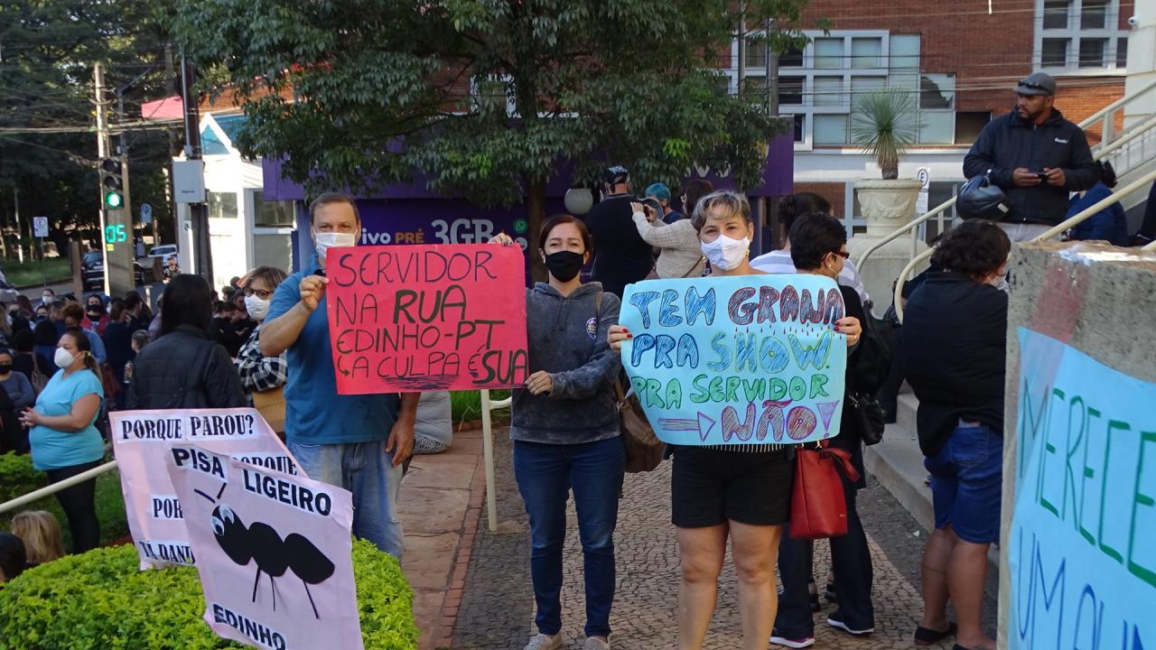 Foto 5 de 14 — Servidores Municipais realizam novo protesto em Araraquara nesta terça-feira (19)