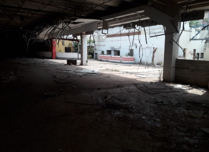 Foto 9 de 11 — Vereador cobra medidas sobre abandono do prédio do antigo Tropical Shopping