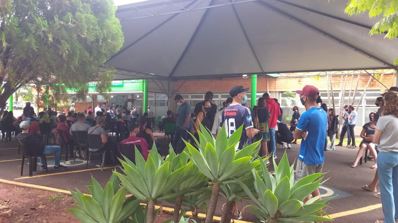 Foto 5 de 7 — ​Primeiro dia do “Gripário” da Unimed é marcado por fila e reclamações