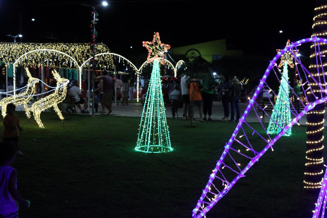 Foto 8 de 8 — Menor cidade da região de Araraquara, Trabiju acende as luzes de Natal e vira destino para passeios em família