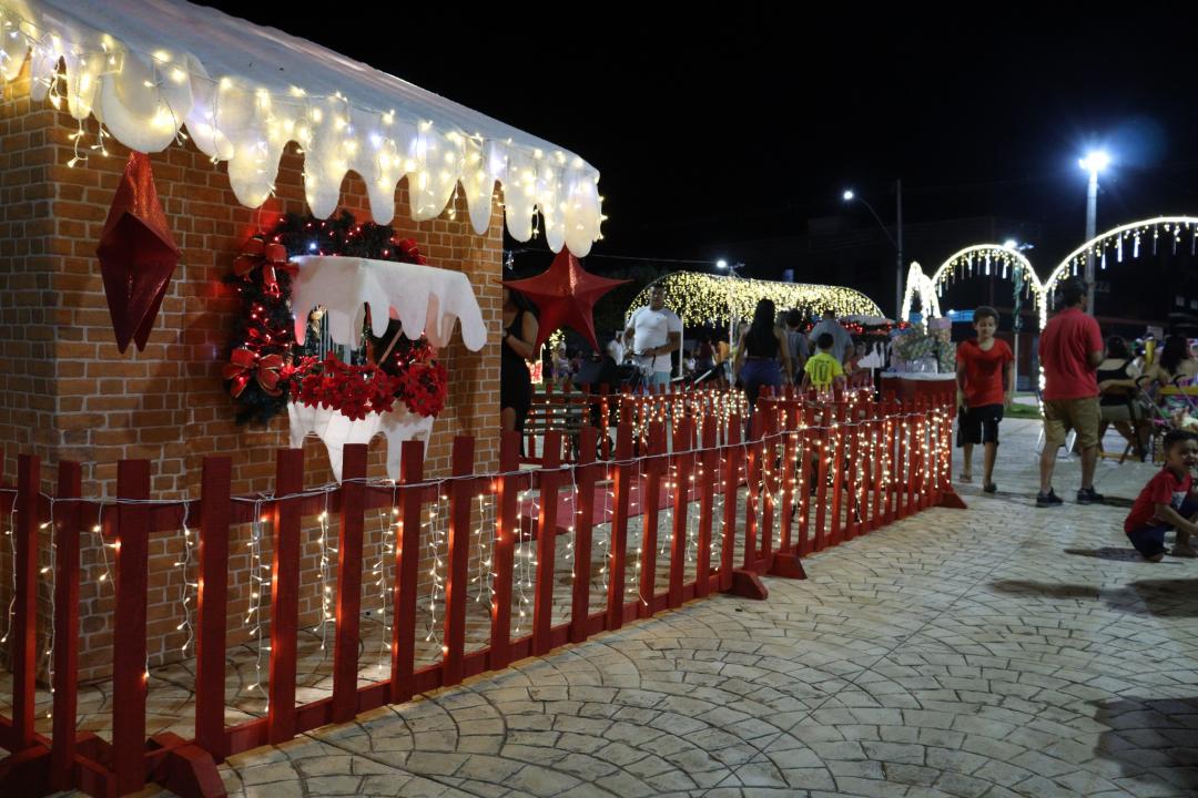 Foto 5 de 8 — Menor cidade da região de Araraquara, Trabiju acende as luzes de Natal e vira destino para passeios em família